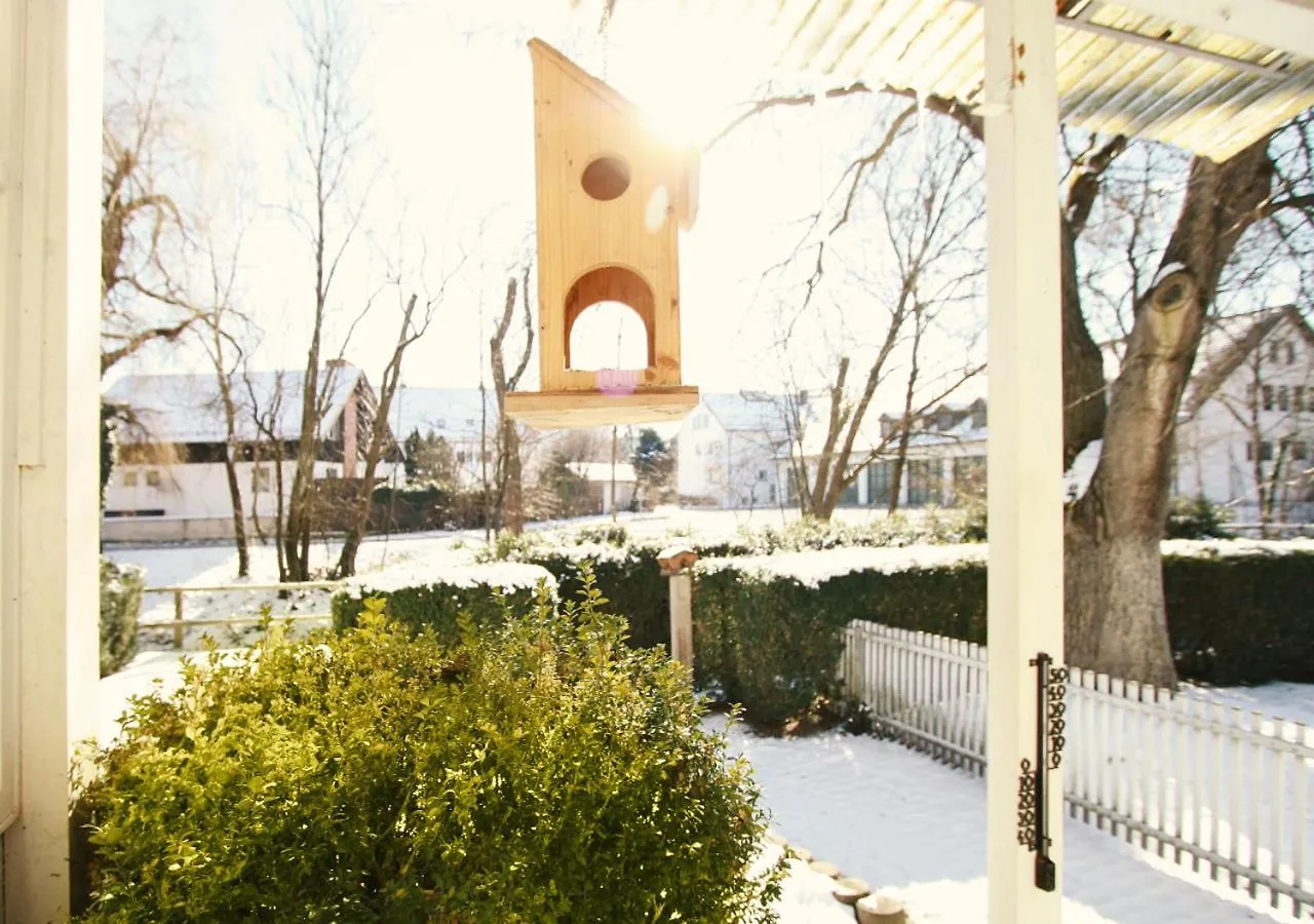 Hotel Haus am Bach - gemütliche Frühstückspension Allershausen Pensión