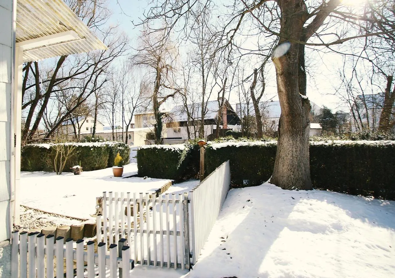 Hotel Haus am Bach - gemütliche Frühstückspension Allershausen 2*,  Alemania