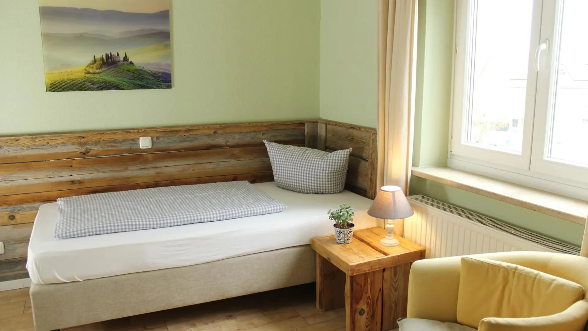 Haus Am Bach - Gemuetliche Pension 2*, Allershausen