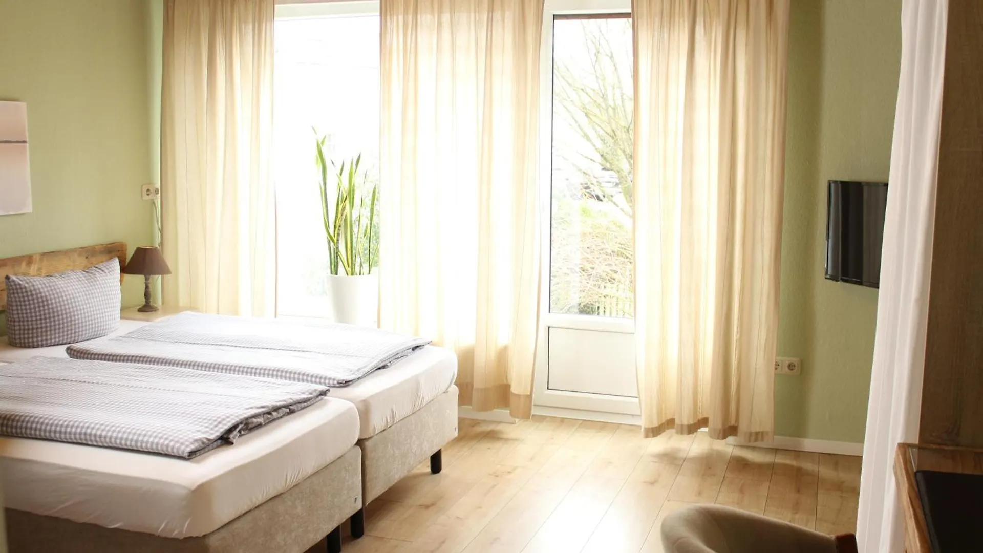 Haus Am Bach - Gemuetliche Pension Guest house