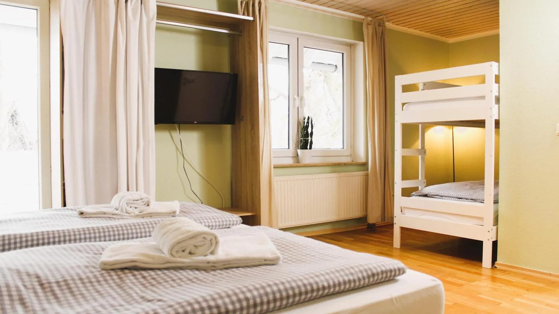 Haus Am Bach - Gemuetliche Pension Allershausen