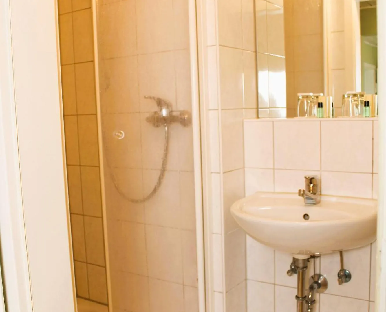 Haus Am Bach - Gemuetliche Pension Guest house Allershausen