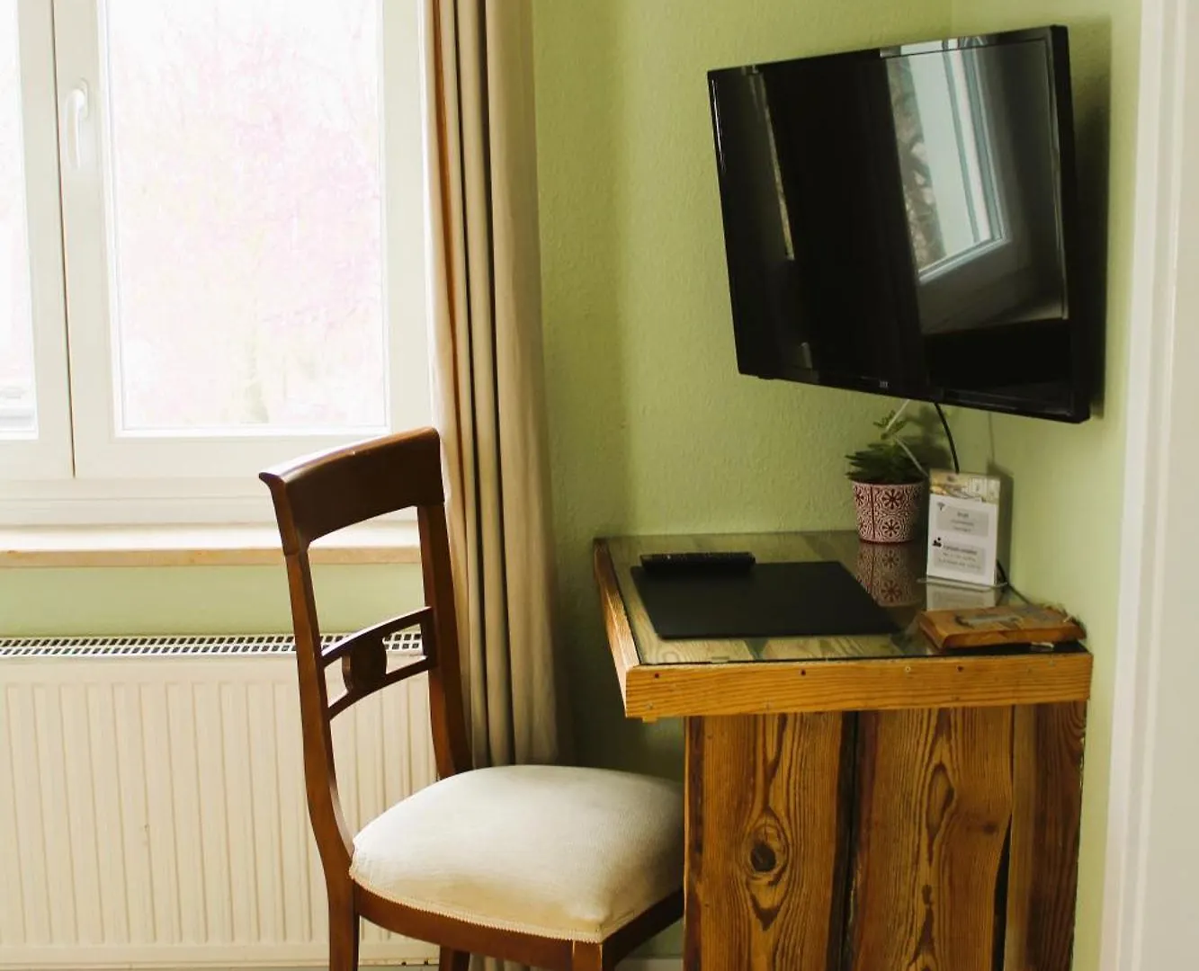 Haus Am Bach - Gemuetliche Pension 2*, Allershausen Germany