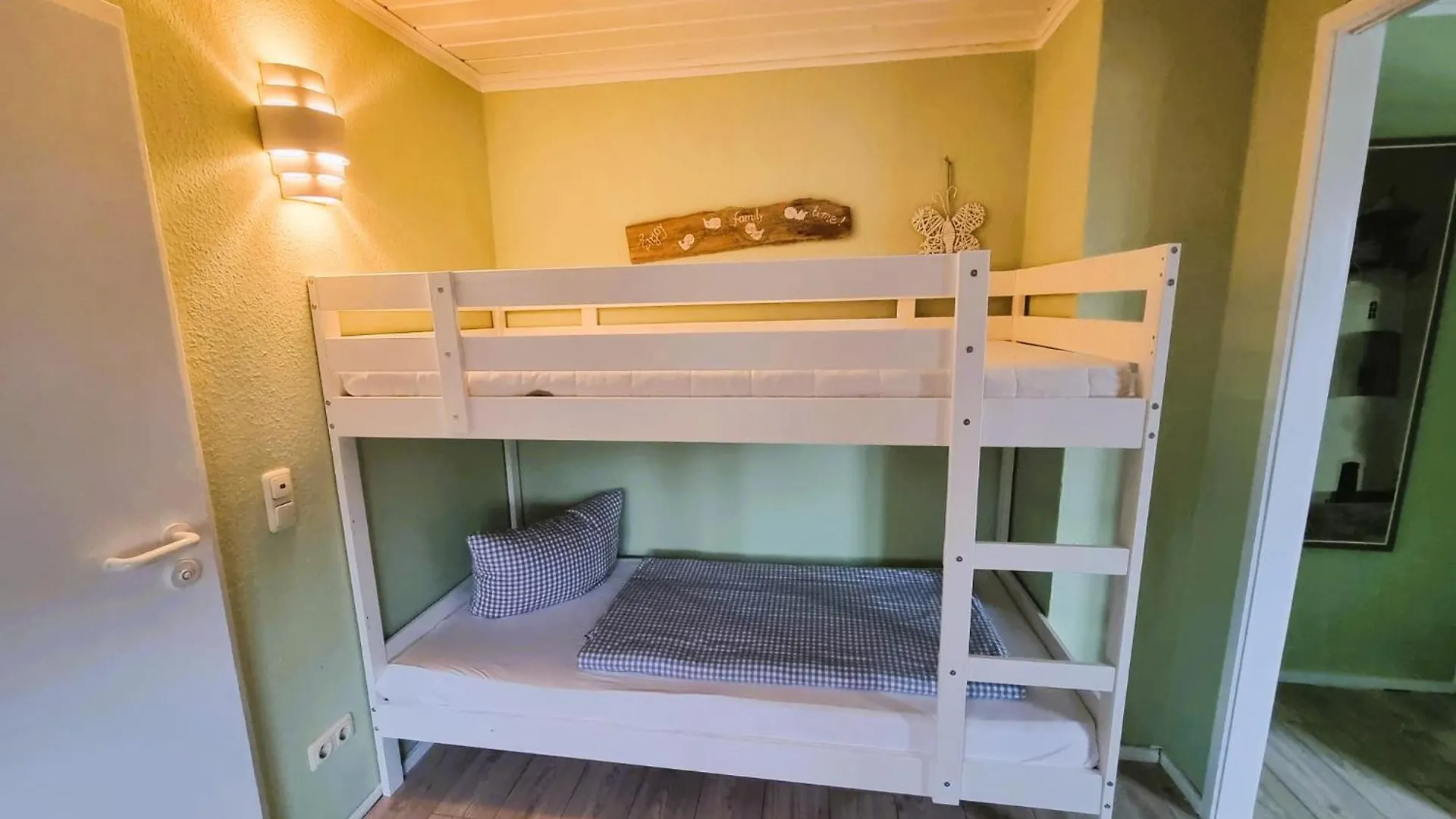 Haus Am Bach - Gemuetliche Pension Guest house Allershausen