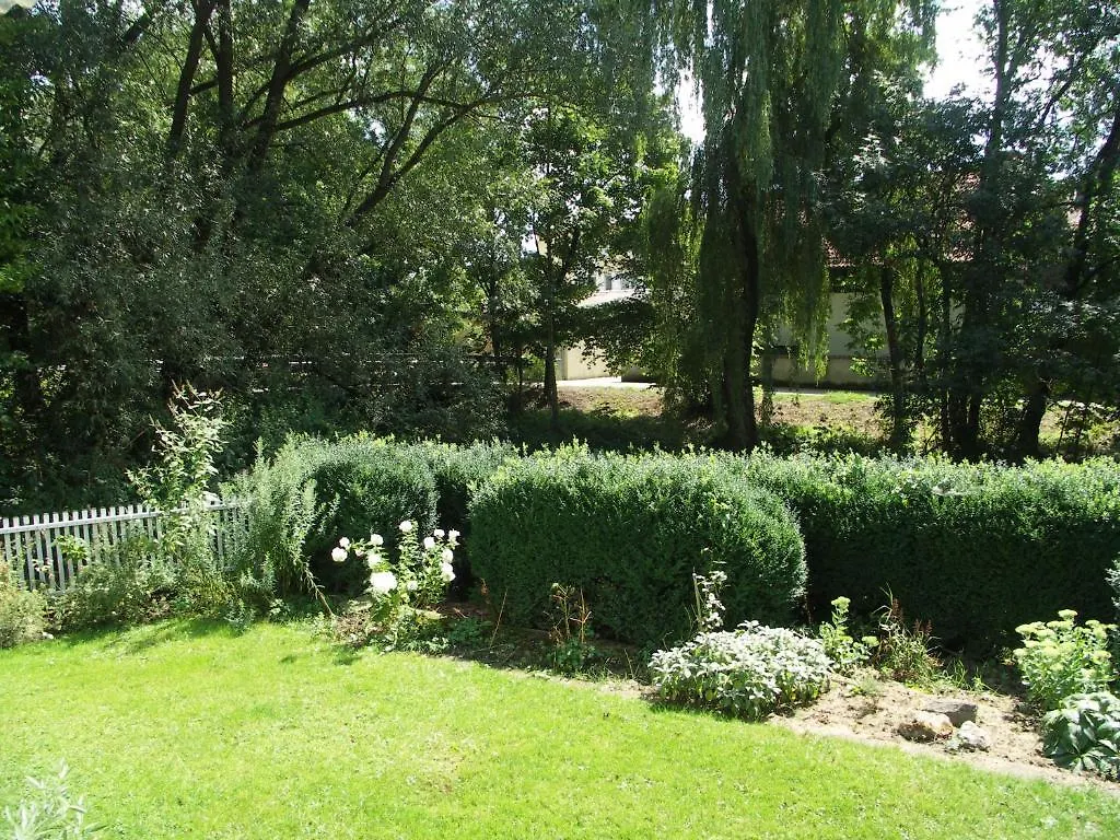 Haus Am Bach - Gemuetliche Pension Guest house Allershausen